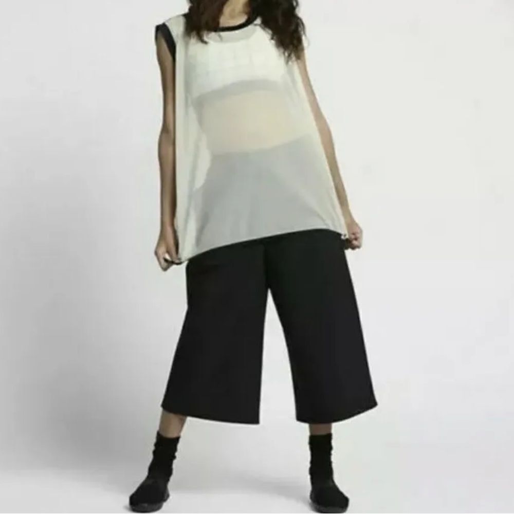 Nike Lab Essentials Pleated Tank Top Mesh
Cream White Black Athletic Size L